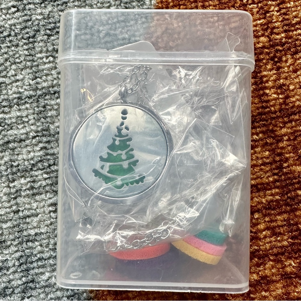 Christmas tree aromatherapy necklace